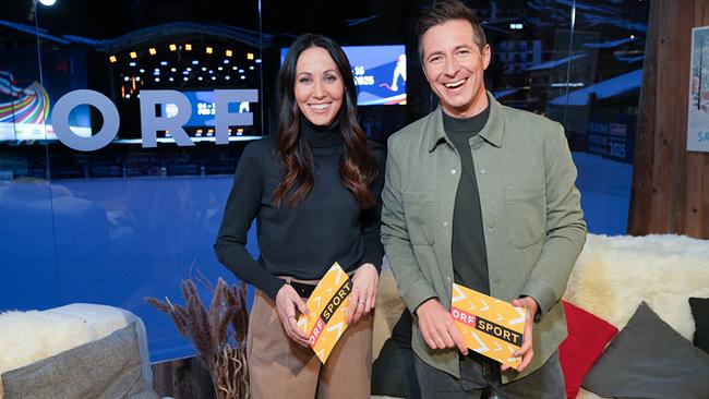 Die Alpine Ski-WM Saalbach im ORF: Die aktuellsten News, das Wichtigste des Tages und spannende Interviewpartner:innen präsentieren Karina Toth und Lukas Schweighofer im „WM Studio“.