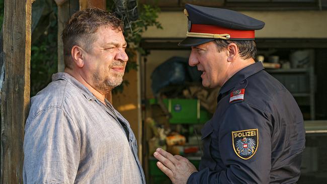 Im Bild: Armin Rohde (Max Dirrmeyer), Robert Palfrader (Matthias Hecker).