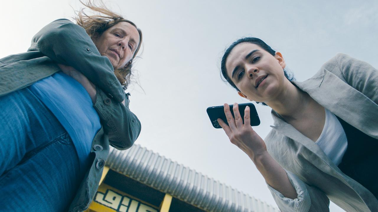 "Die Fälle der Gerti B. – Die mit dem Sheriff": Susi Stach (Gerti Bruckner), Mariam Hage (Heidi Mai)