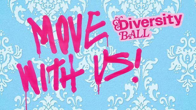 © ORF/www.diversityball.at Ein auffälliges Plakat in Pink und Hellblau wirbt mit der Aufschrift „Move with us!“ für den „Diversity Ball“.