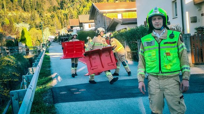 Dok 1: Gregor Held ist Feuerwehrkommandant in Kufstein. Bei Hochwasser-Übungen werden regelmässig Massnahmen zum Schutz der Menschen gegen Naturgefahren geübt.