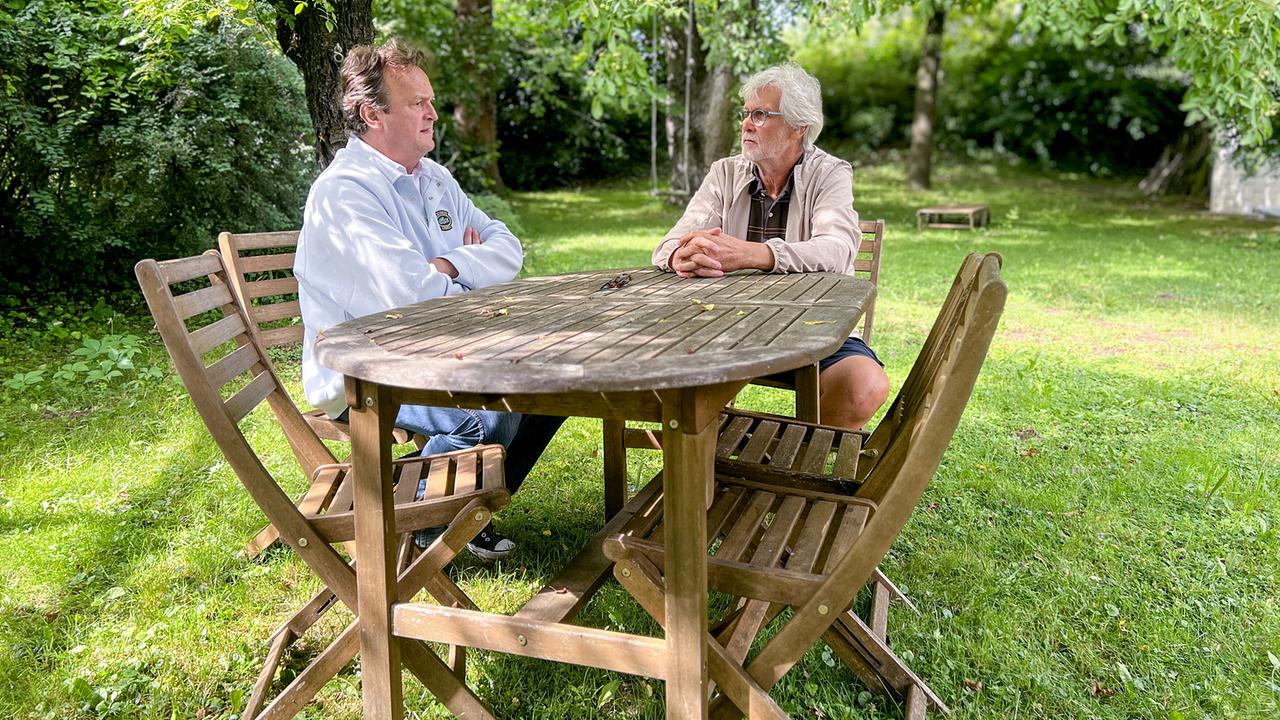 © ORF/Neulandfilm Dok 1: Hanno Settele im Gespräch mit Adolf Schnecker, dessen OP-Termin abgesagt wurde.