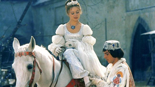© ORF/CINE AKTUELL "Drei Haselnüsse für Aschenbrödel": Libuse Safrankova, Pavel Travnicek