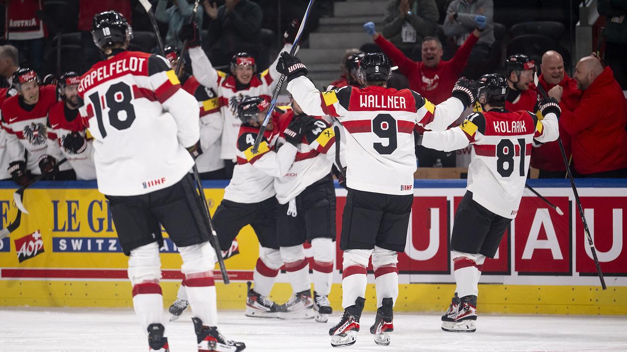 © APA/KEYSTONE/ANDREAS BECKER Die österreichischen Eishockey-Spieler jubeln auf dem Eis nach dem Tor zum 0:1 während des Vorrundenspiels der Gruppe A der IIHF Eishockey-Weltmeisterschaft der Männer 2026 zwischen Lettland und Österreich in der Swiss Life Arena in Zürich