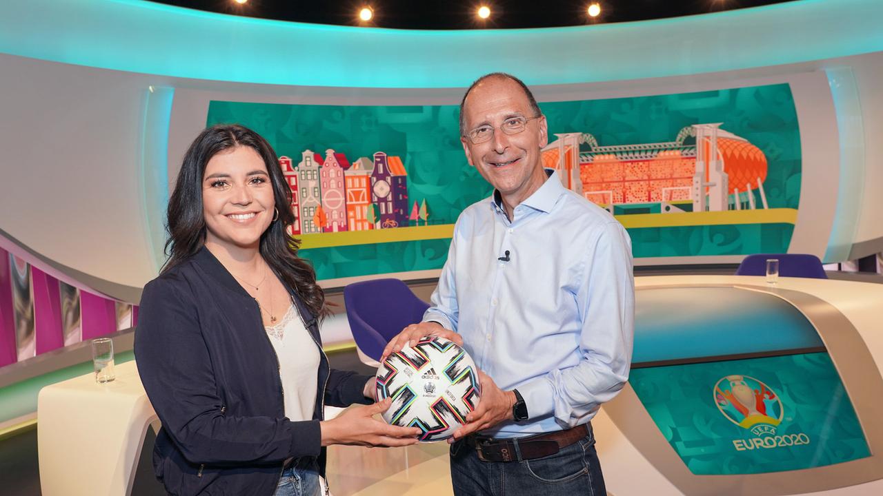 © ORF/Roman Zach-Kiesling Die EURO 2020 in allen Medien des ORF: Anna Lallitsch, Peter Filzmaier