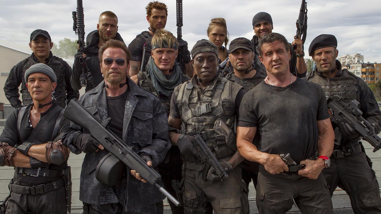 Antonio Banderas (Galgo), Jet Li (Yin Yang), Glen Powell (Thorn), Arnold Schwarzenegger (Trench), Kellan Lutz (Smilee), Dolph Lundgren (Gunner Jensen), Wesley Snipes (Doc), Ronda Rousey (Luna), Randy Couture (Toll Road), Victor Ortiz (Mars), Sylvester Stallone (Barney Ross), Jason Statham (Lee Christmas)