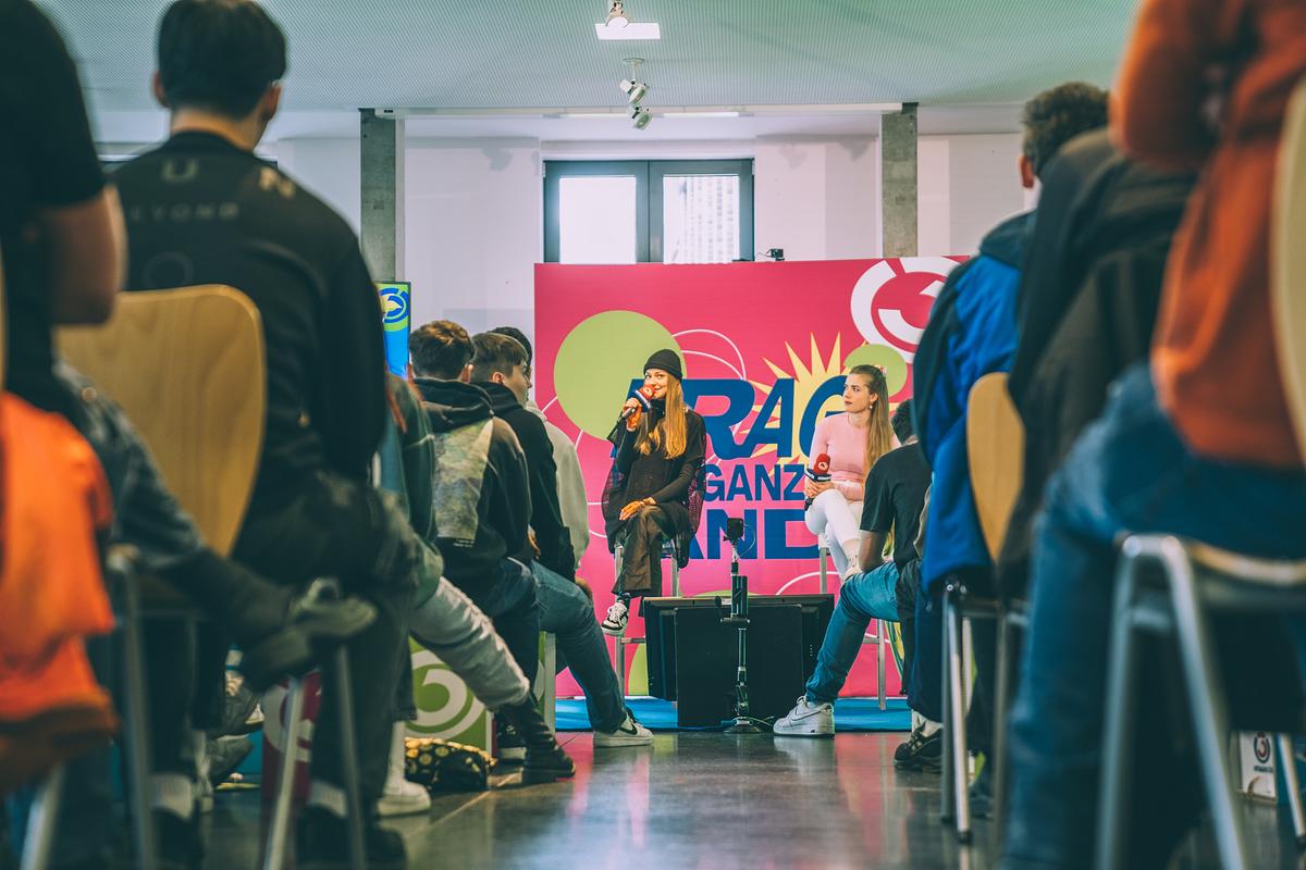 © ORF/Hitradio Ö3/Martin Domkar Frag das ganze Land on Tour in Bregenz: Die Vorarlberger Schauspielerin und Sängerin Laura Bilgeri, die Tiroler Influencerin und Autorin Anna Strigl
