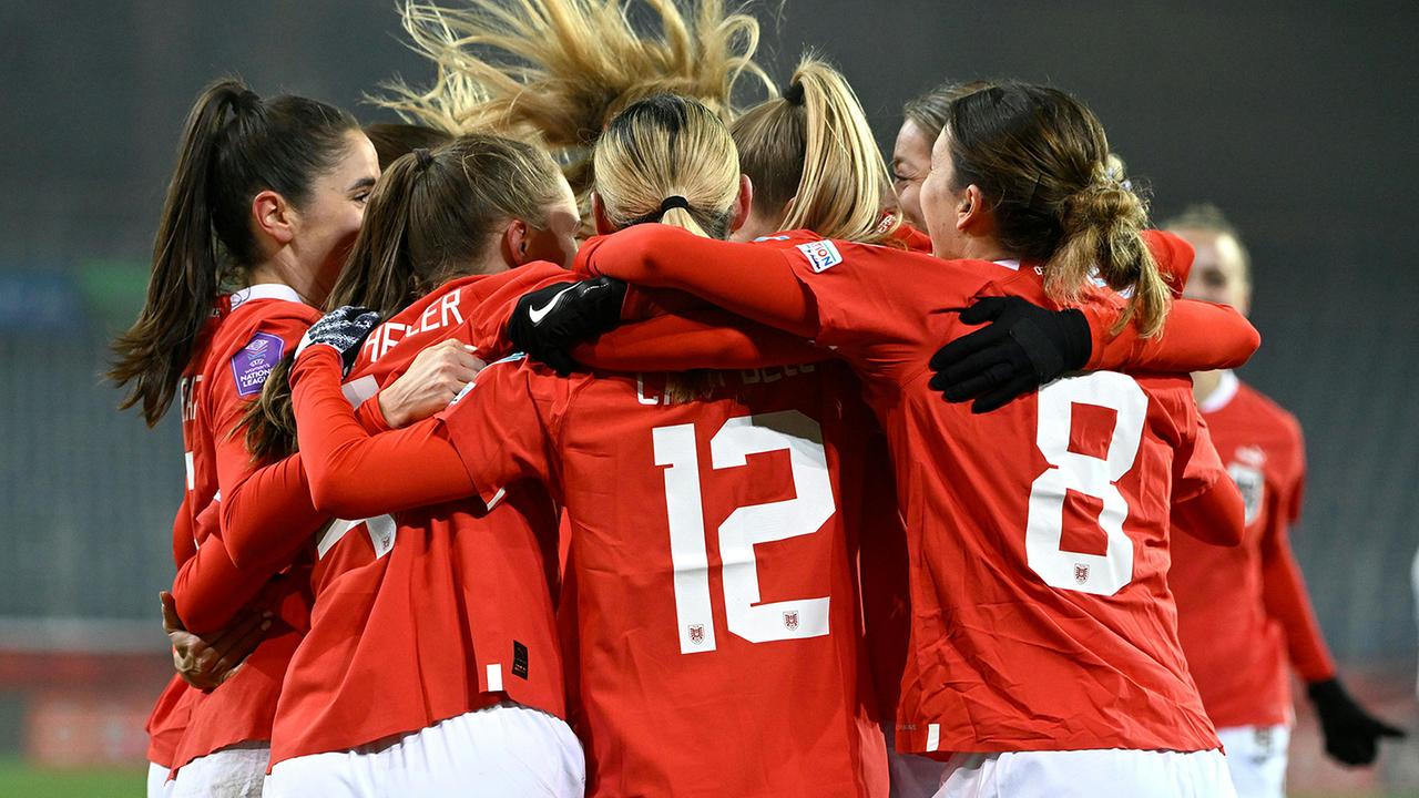 Jubel bei Team Österreich am Dienstag, 5. Dezember 2023, anl. des Frauen-Nations League-Spiels zwischen Österreich und Norwegen in St. Pölten. 
