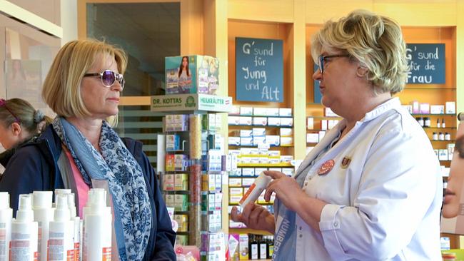 © ORF/Langbein & Partner Im Bild: Kunden und Beratungsgespräche sind nach wie vor eine wichtige Säule im Apothekengeschäft.