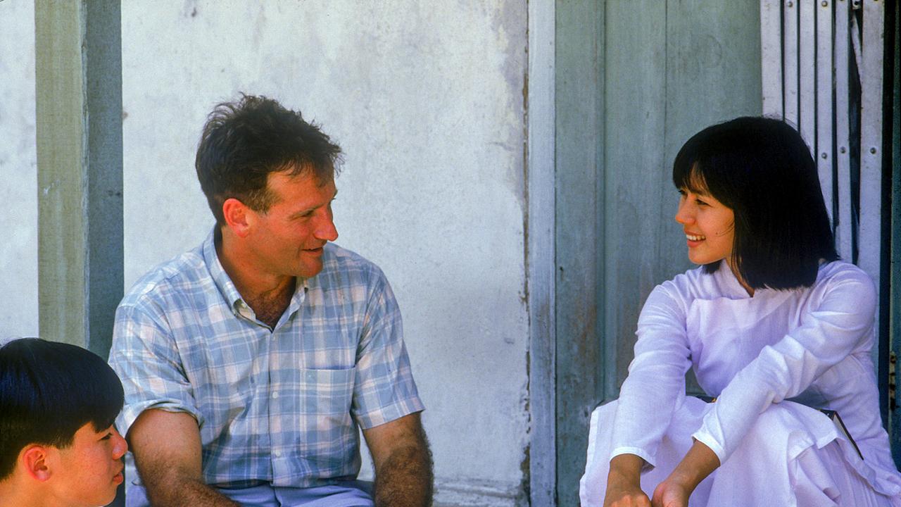 Im Bild: Robin Williams (Adrian Cronauer), Chintara Sukapatana (Trinh).