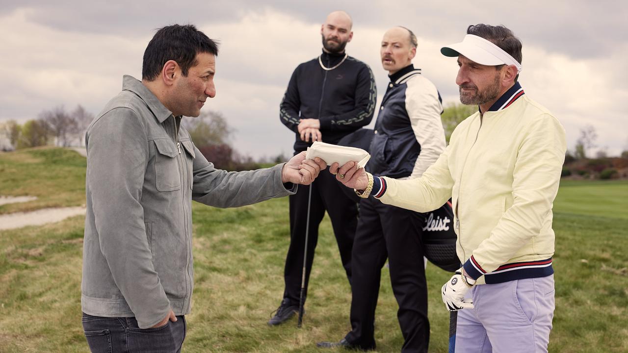 © ORF/MR Film/Fabio Eppensteiner "Hades – Eine (fast) wahre Geschichte": Anoushiravan Mohseni (Reza), Igor Karbus (Dragan), Aleksandar Petrović (Mo), Tim Seyfi (Milan)