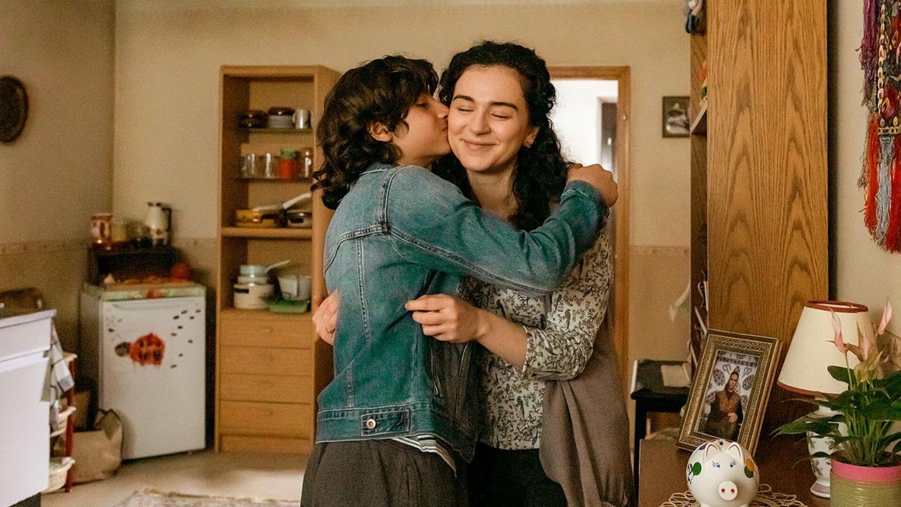 "Hades – Eine (fast) wahre Geschichte": Elyas Seidi (Reza jung), Mariam Hage (Ashana jung)