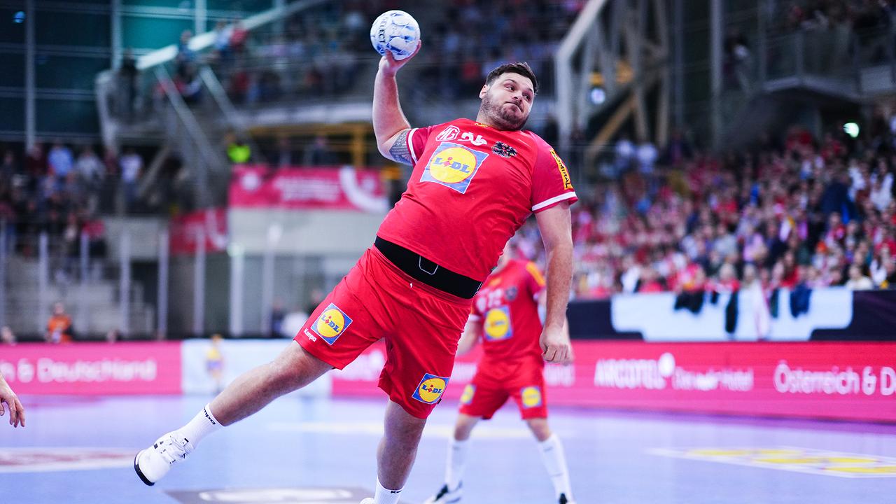 © APA/EVA MANHART Tobias Wagner setzt zum Wurf an beim Handball Europameisterschafts Qualifikation Spiel Österreich - Deutschland in Wien.