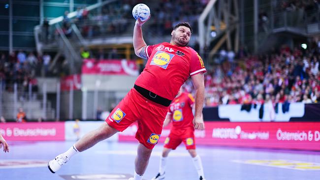 Tobias Wagner setzt zum Wurf an beim Handball Europameisterschafts Qualifikation Spiel Österreich - Deutschland in Wien.