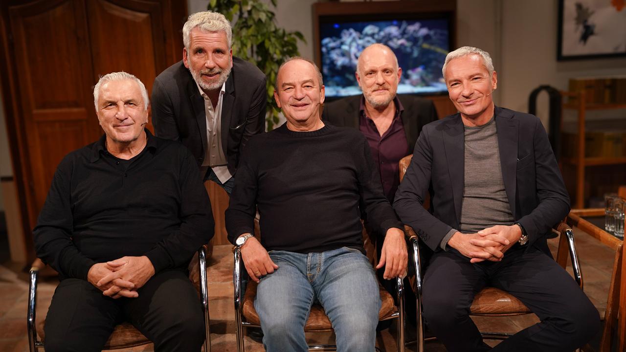 © ORF/Roman Zach-Kiesling Herbert Prohaska - die besten Talks aus "Willkommen Österreich": Hans Krankl, Dirk Stermann, Herbert Prohaska, Christoph Grissemann, Rainer Pariasek in der Sendung vom 07.11.2023