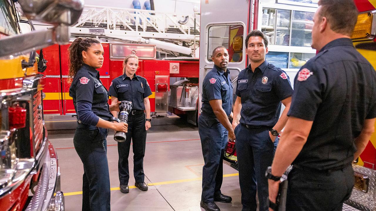 © ORF/Disney/ABC/Liliane Lathan Im Bild (v.li.): Barrett Doss (Victoria Hughes), Danielle Savre (Maya Bishop), Jason George (Dr. Ben Warren), Jay Hayden (Travis Montgomery).