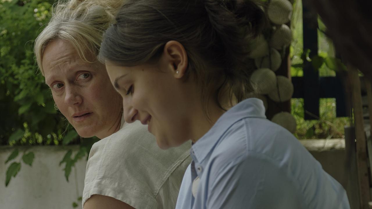 ""Hundertdreizehn - Richard": Anna Schudt (Riccarda Hövemann), Allegra Tinnefeld (Salma Novak)