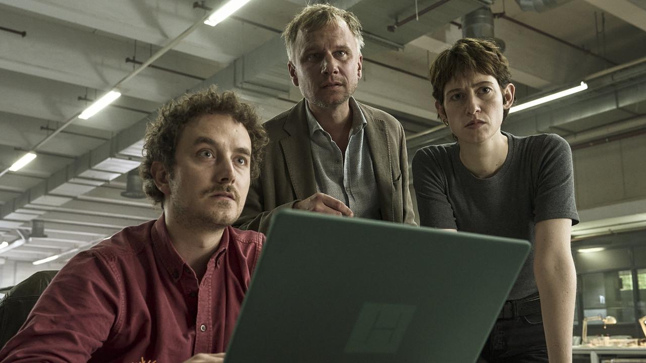 ""Hundertdreizehn - Richard": David Hugo Schmitz (Hänno Gudjons), Robert Stadlober (Jan Auschra), Lia von Blarer (Anne Goldmundt)