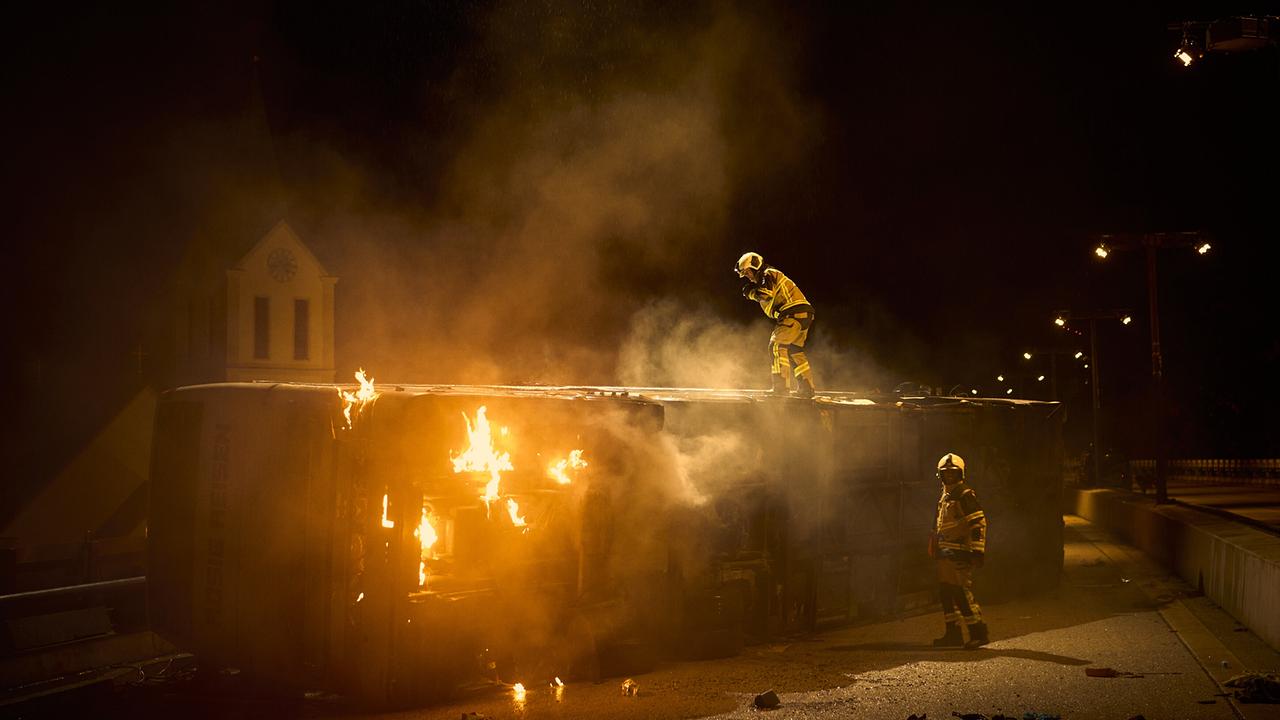 "Hundertdreizehn – Jesper": Die Feuerwehrmänner am Unfallort