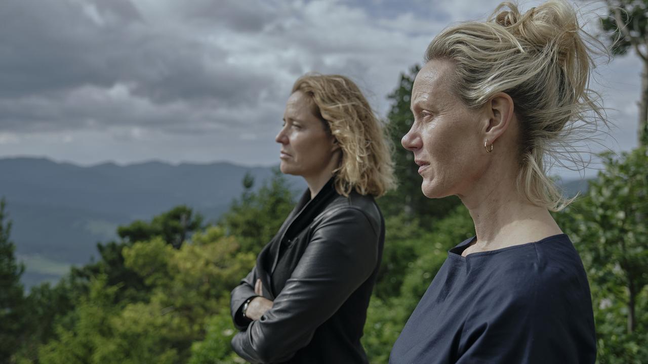 "Hundertdreizehn – Nuriel": Caro Novak (Patricia Aulitzky) und Riccarda Hövemann (Anna Schudt) müssen nach dem Tod ihres gemeinsamen Partners miteinander klarkommen.