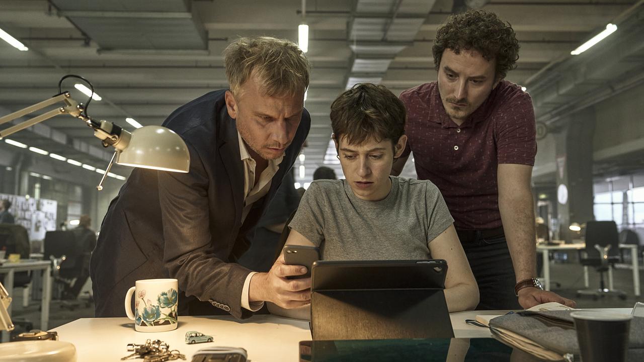 "Hundertdreizehn – Nuriel": Robert Stadlober (Jan Auschra), Lia von Blarer (Anne Goldmundt), David Hugo Schmitz (Hänno Gudjons)