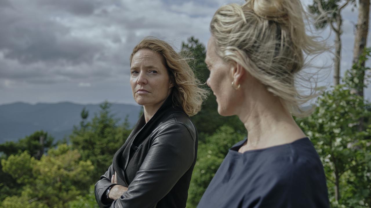 "Hundertdreizehn – Nuriel": Patricia Aulitzky (Caro Novak), Anna Schudt (Riccarda Hövemann)