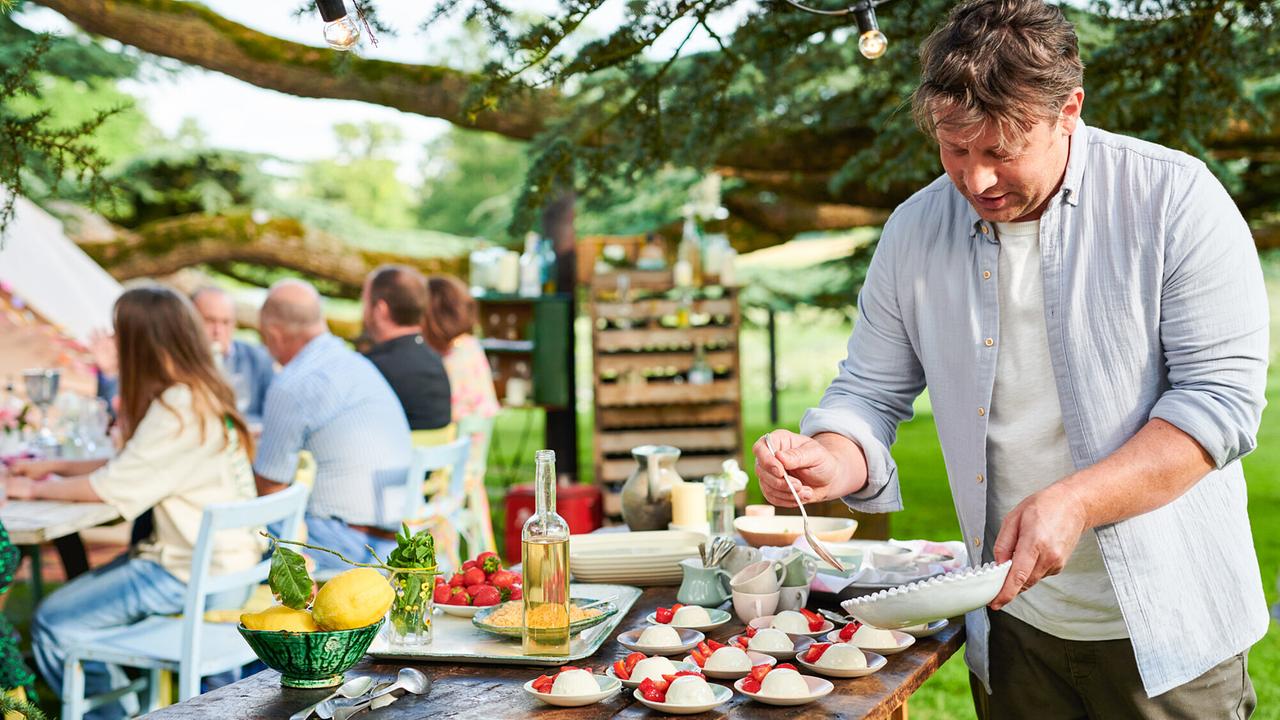 "Jamie Oliver Together - Alle an einem Tisch: Festessen": Jamie Oliver mit seiner Familie