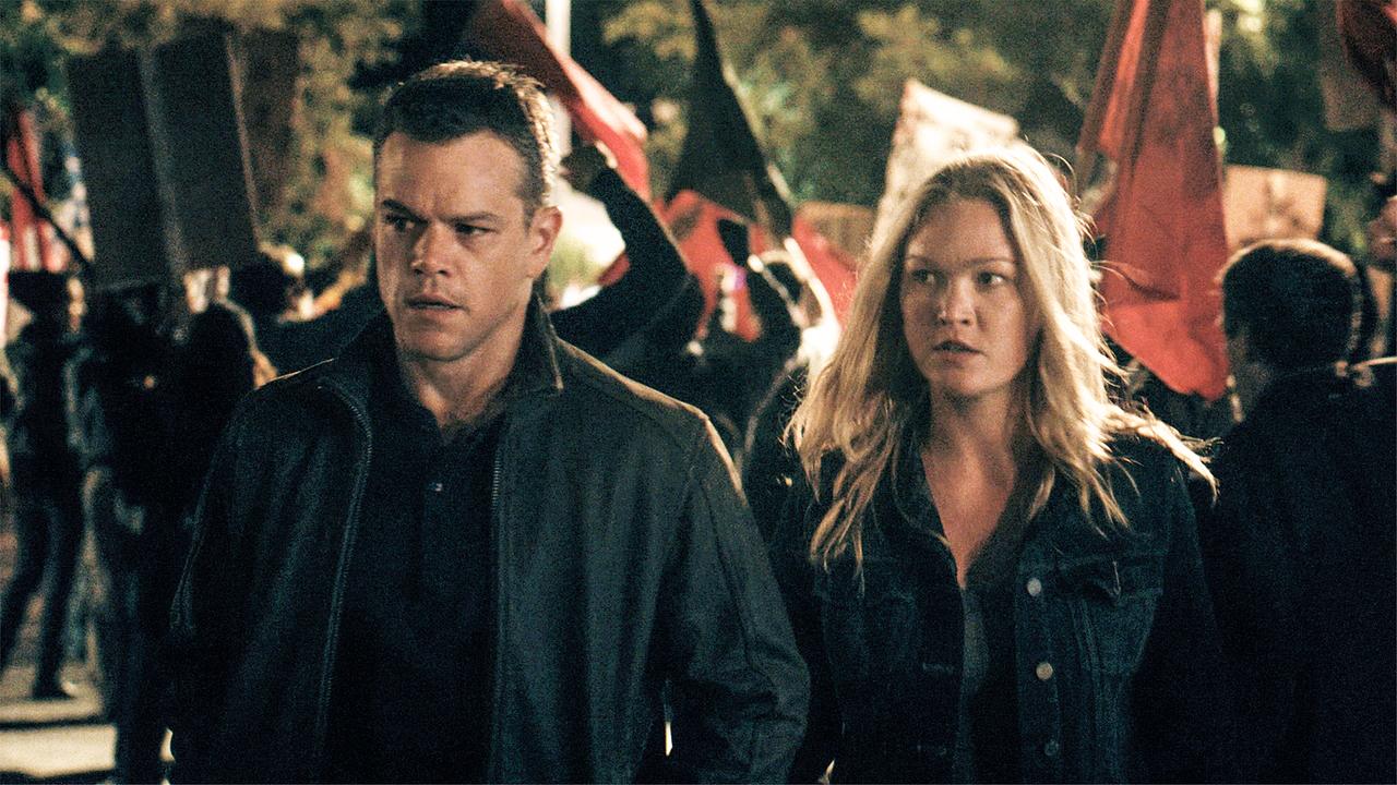 Matt Damon (Jason Bourne), Julia Stiles (Nicky)