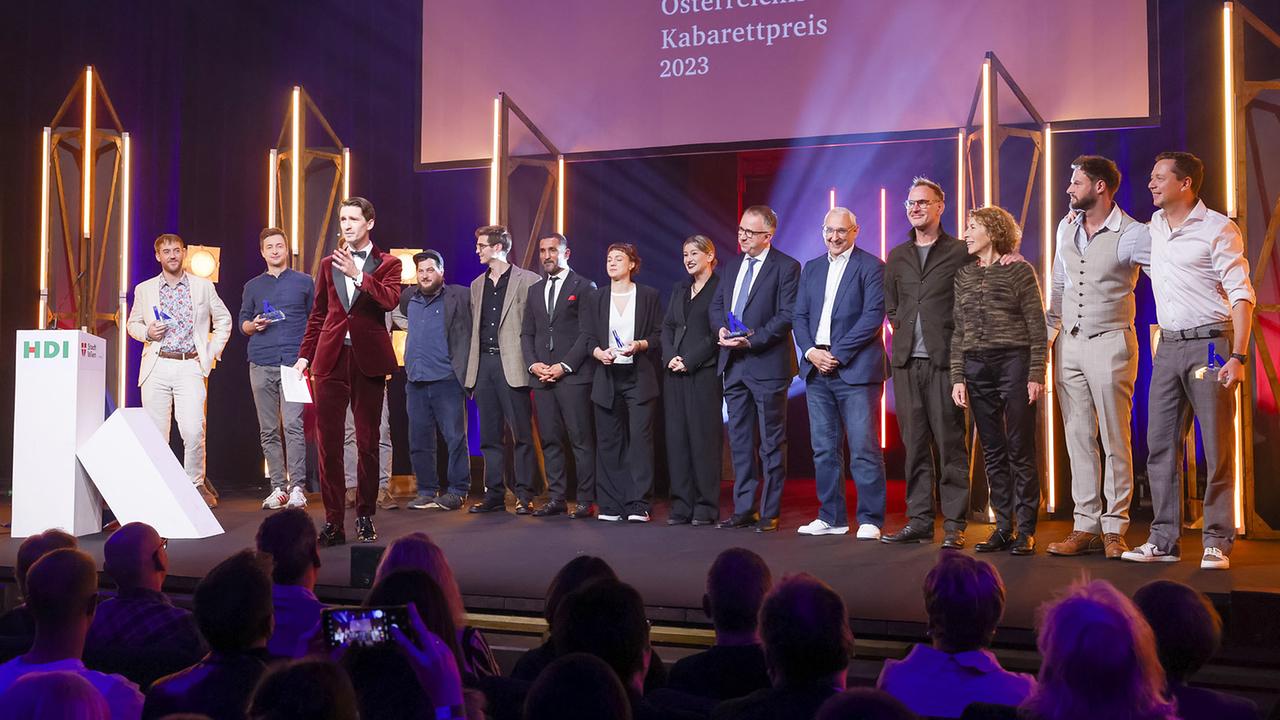 © ORF/Agentur Sobieszek/Katharina Schiffl "Österreichischer Kabarettpreis 2023": Die Preisträger und Preisträgerinnen : Alex Kristan, Christian Dolezal, Maria Muhar, Peter Klien, David Scheid, Jürgen Marschal, Sebastian Huber, Fritz Jergitsch, Jonny Balchin, Thomas Lackner und Paul Pizzera, Adele Neuhauser, Malarina, Fadi Merza, Clemens Maria Schreiner