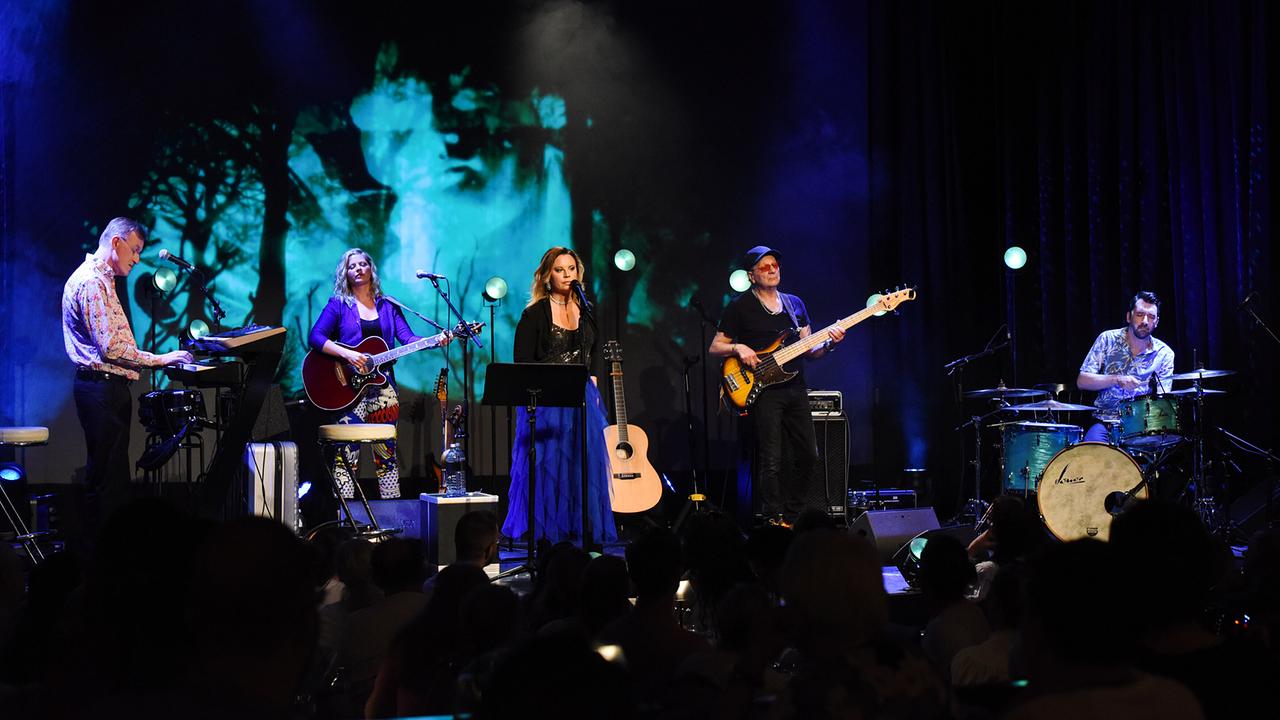 © ORF/Hubert Mican Katie Straßer - 50+ Jahre Austropop: Katharina Straßer mit Geri Schuller, Hanna Pichler, Erich Buchebner, Bernhard Egger