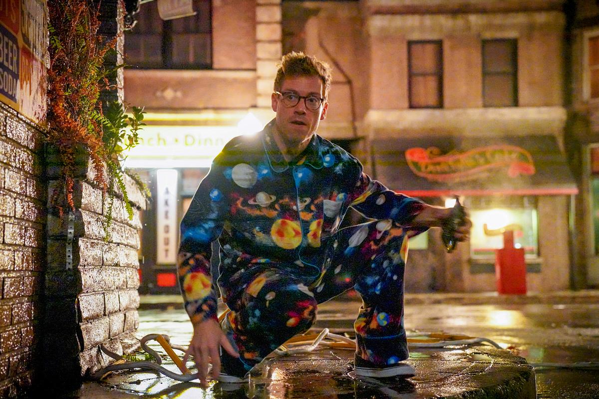 © ORF/Sevenone International/CBS/Bill Inoshita Im Bild: Barrett Foa (Eric Beale).