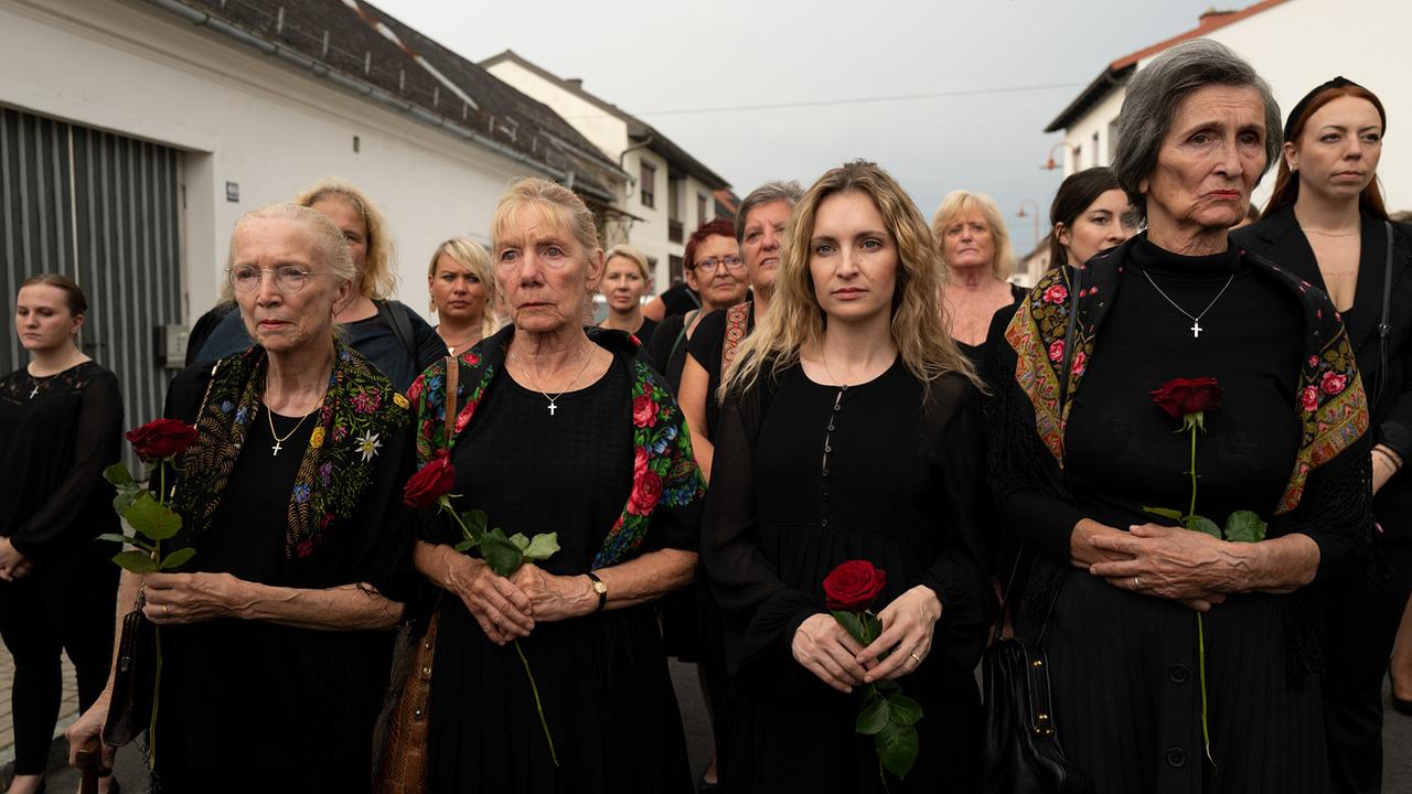 "Kopftuchmafia – Ein Stinatz Krimi": Erika Mottl (Resl Grandits), Erika Deutinger (Baba Sifkovits), Sabrina Reiter (Lisa Sifkovits), Linde Prelog (Hilda Resetarits)