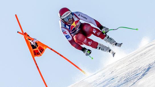 Skirennfahrer Vincent Kriechmayr in Aktion auf der Piste während des Abfahrtstrainings der Männer auf der Streif in Kitzbühel. 