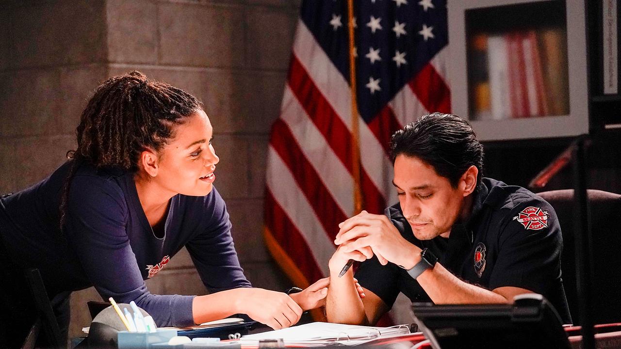 © ORF/Disney/ABC/James Clark Im Bild: Barrett Doss (Victoria Hughes), Carlos Miranda (Theo Ruiz).