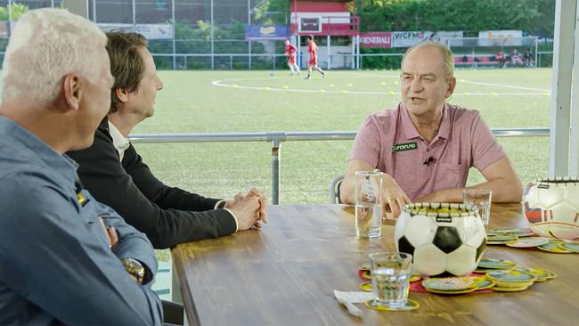 © ORF "Legenden-Stammtisch mit Herbert Prohaska": Herbert Prohaska im Gespräch mit Toni Polster, Peter Schöttel und Hannes Kartnig