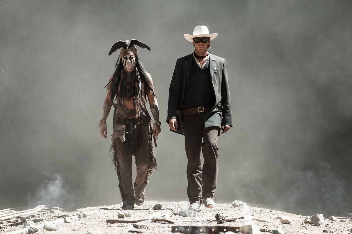 © ORF/Disney/Peter Mountain Im Bild (v.li.): Johnny Depp (Tonto), Armie Hammer (John Reid / Lone Ranger).