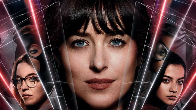 © ORF/Sony Pictures/CTMG Foto-Montage: hinter einem Spinnenetz, das teilweise rot beleuchtet ist, ist das Porträt von Dakota Johnson als Madame Web zu sehen, rund um sie herum die Gesichter weiterer DarstellerInnen