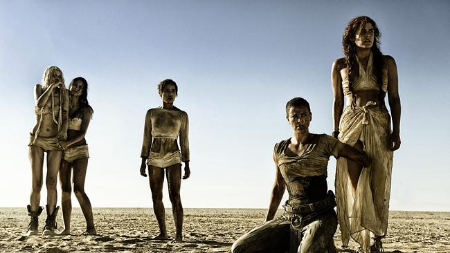 © ORF/Telemünchen/Warner m Bild: Abbey Lee, Courtney Eaton, Zoe Kravitz, Charlize Theron, Riley Keough.