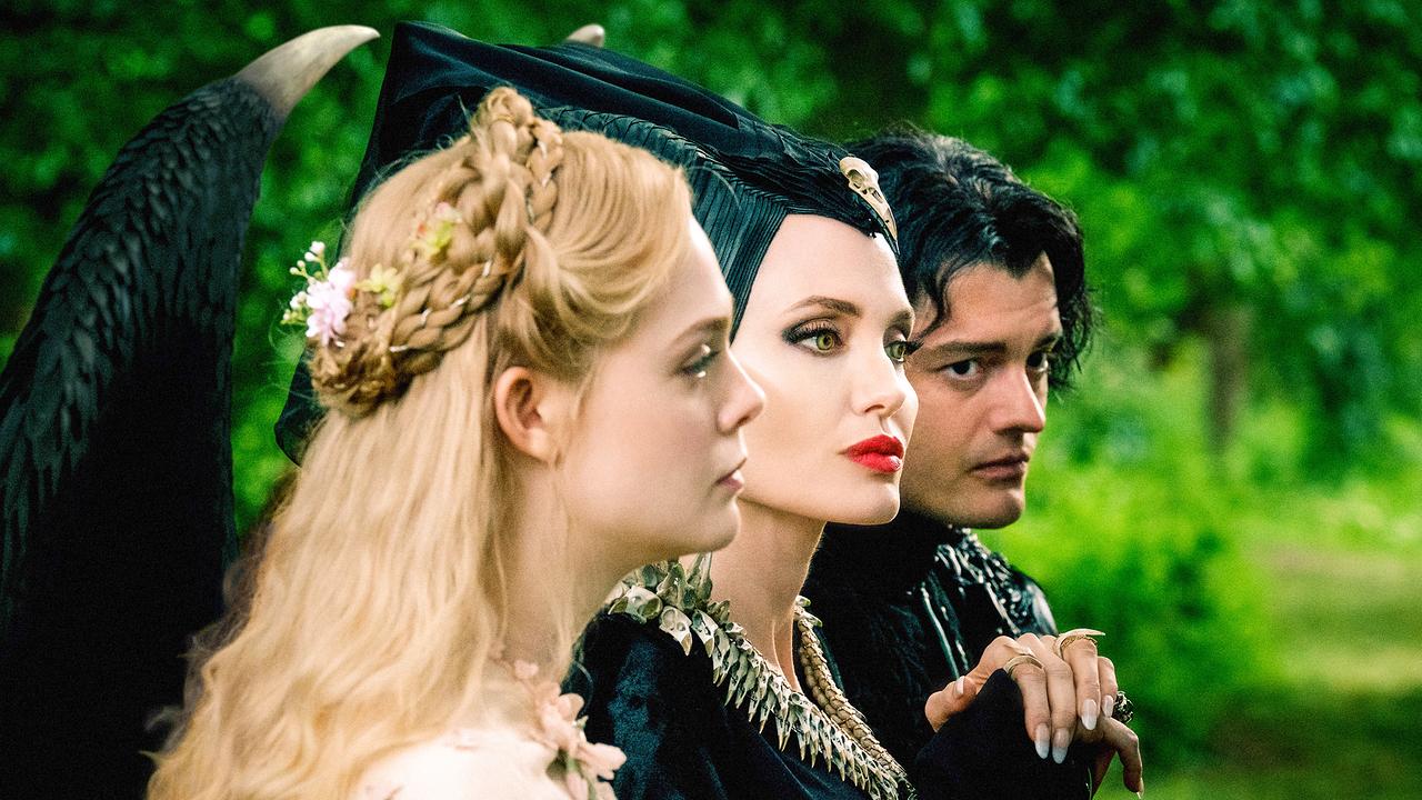 Im Bild (v.li.): Elle Fanning (Prinzessin Aurora), Angelina Jolie (Maleficent), Sam Riley (Diaval).