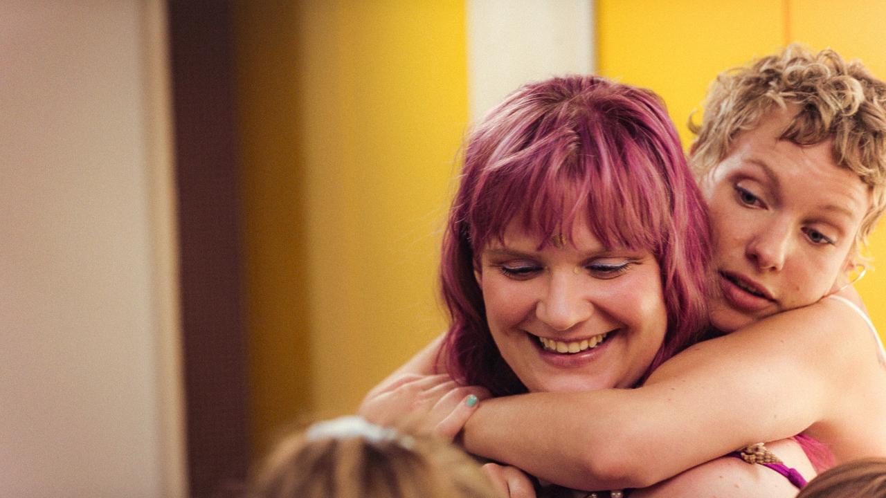 "Mermaids Don’t Cry": Stefanie Reinsperger (Annika), Julia Franz Richter (Karo)