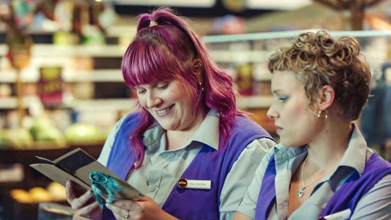 "Mermaids Don’t Cry": Stefanie Reinsperger (Annika), Julia Franz Richter (Karo)