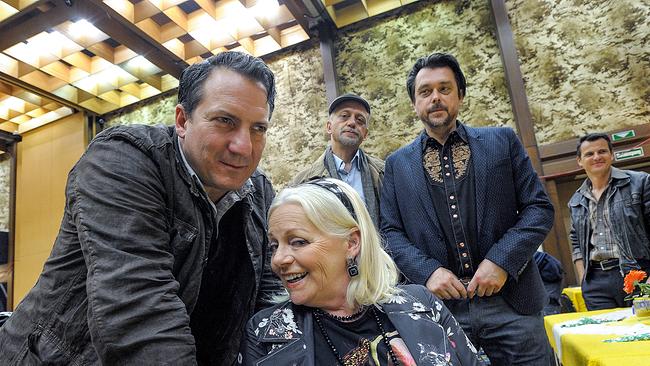 © ORF/ARD/Jacqueline Krause-Burberg Im Bild: Robert Palfrader (Willibald Adrian Metzger), Brigitte Kren (Anna Maria Neubauer), Carl Achleitner (Prof. Zwirnhofer), Hary Prinz (Johann Lackner).