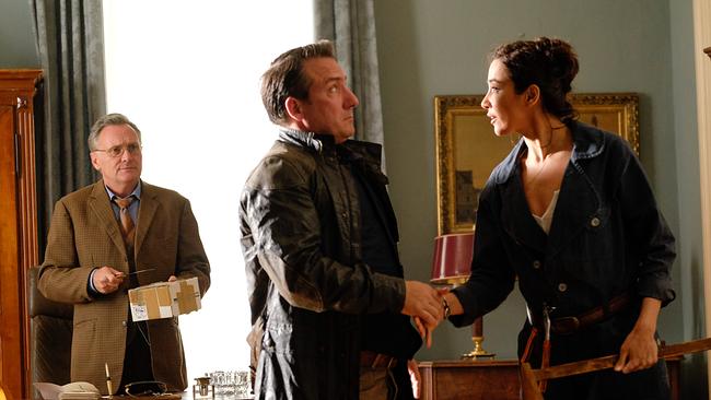 © ORF/Beta Film/Jacqueline Krause-Burberg Im Bild: Bernhard Schir (Prof. Eder), Robert Palfrader (Willibald Adrian Metzger), Dorka Gryllus (Danjela Djurkovic).