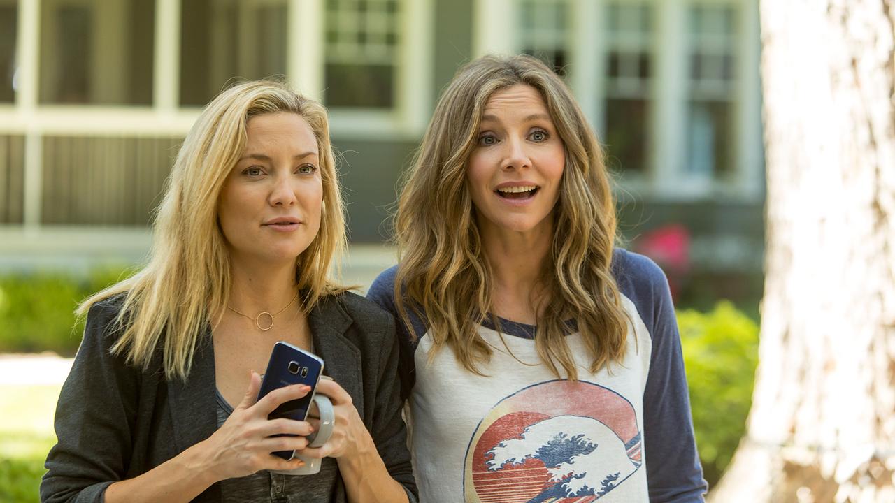 Kate Hudson (Jesse), Sarah Chalke (Gabi)