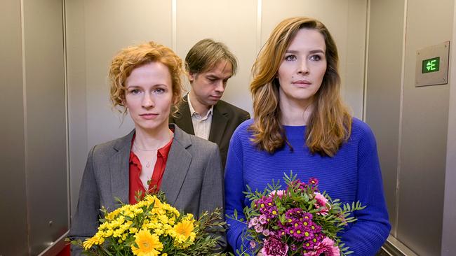 Im Bild (v.li.): Adina Vetter (Ingrid Sommerfeld), Katrin Bauerfeind (Eva Jordan).