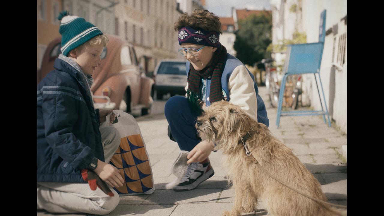 Der kleine Flori und sein bester Freund in den 1980er Jahren.