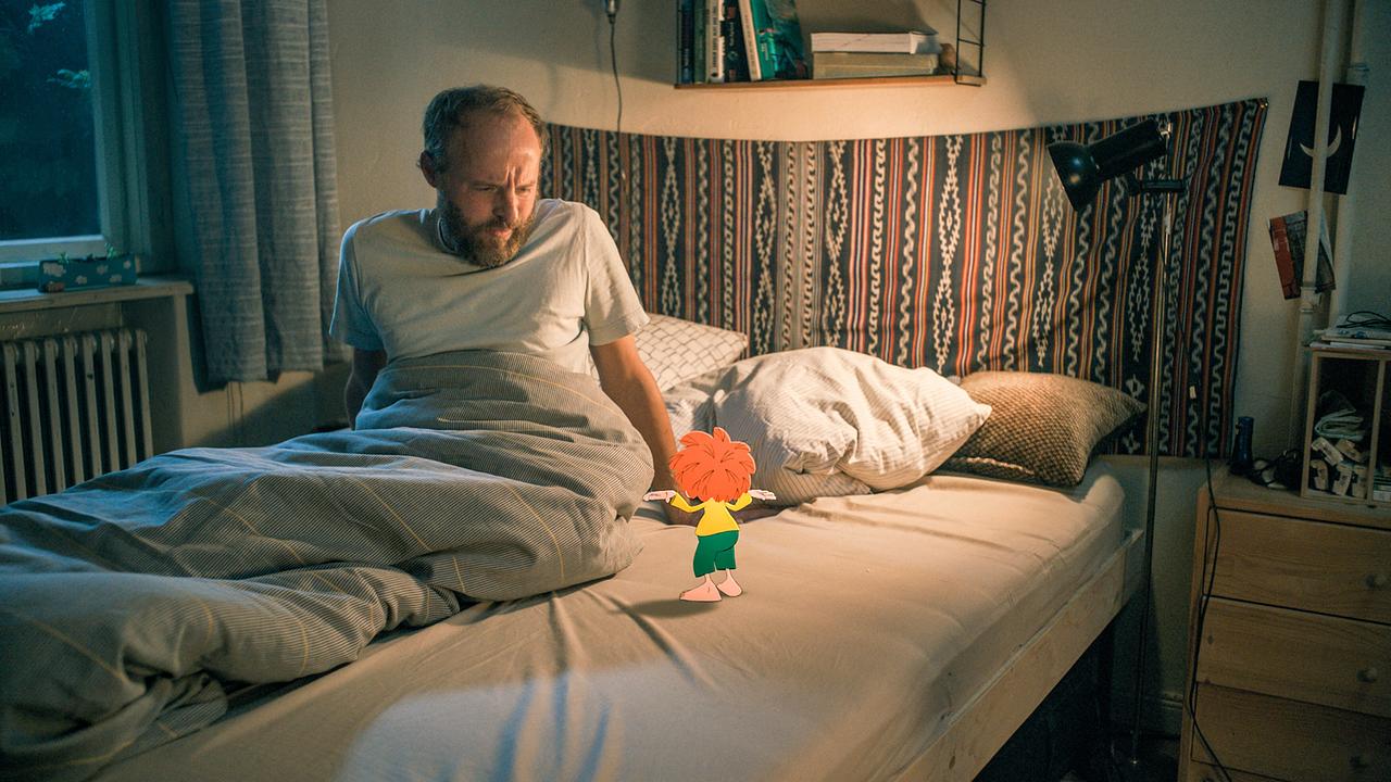 Pumuckl weckt Florian Eder mitten in der Nacht.