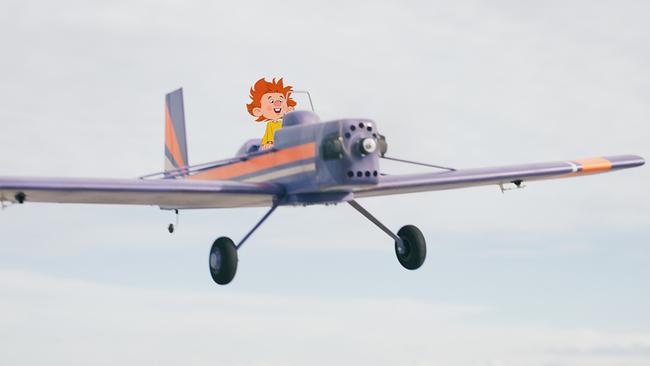 © ORF/Beta Film/NEUESUPER GmbH/RTL Pumuckl hoch in der Luft am Steuer eines Flugzeugs.
