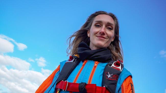 Lisa Buchner in ihrem 'Wingsuit' im Para Club in Wiener Neustadt