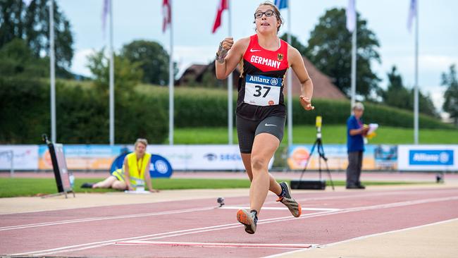 Im Bild: Leonie beim Anlauf für den Weitsprung.